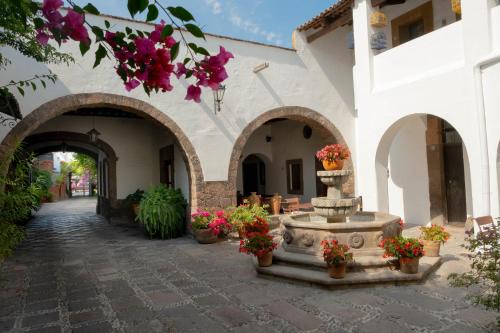 San Juan del Rio Hotel | Discover Hotel Layseca: Rated 9/10 with Family-Friendly Amenities