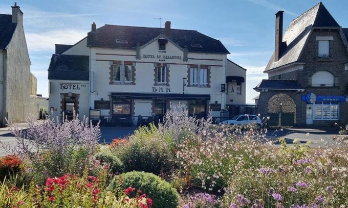 Guer Hotel | Hotel le Bellevue - Guest Rated 9/10 & Pet Friendly Stays