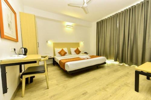 Paharganj Hotel | Convenient HOTEL Le CASHEW Steps from Railway Station