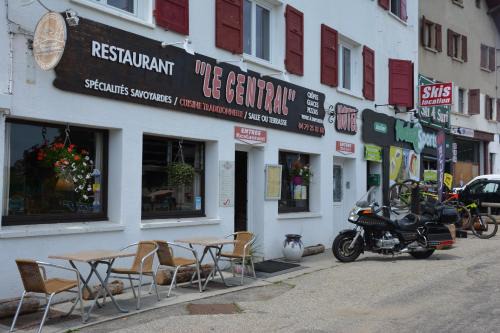La Feclaz Hotel | Discover Hotel Le Central: Pet-Friendly with Family Amenities