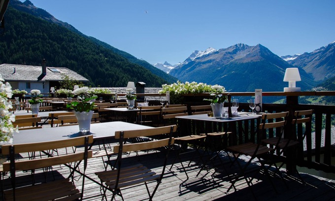 St. Luc Hotel | Highly Rated Hotel Le Grand Chalet Favre with Family Amenities