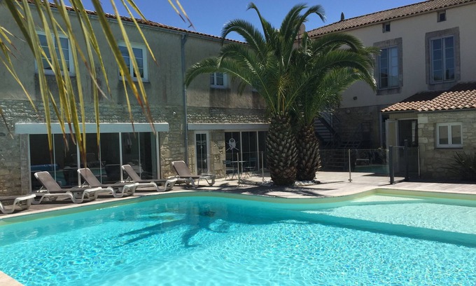Saint-Pierre-d'Oleron Hotel | Discover Hotel Le Square: Ocean View & Spa Retreat