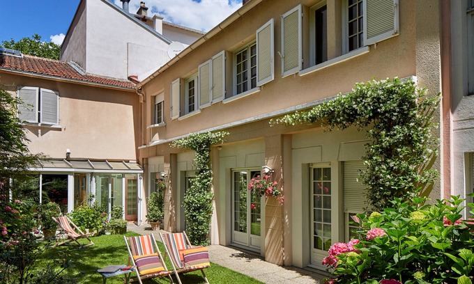 Croulebarbe Hotel | Cozy Stay at Hotel Le Vert Galant with Family-Friendly Amenities