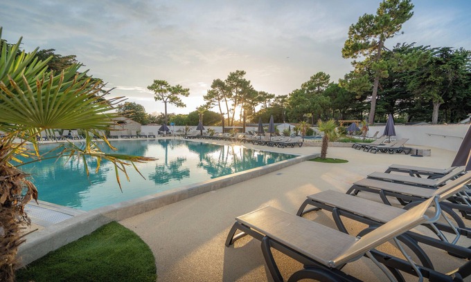 Sainte-Marie-de-Re Hotel | Discover Hotel Les Grenettes: Pool, Spa & Family Amenities