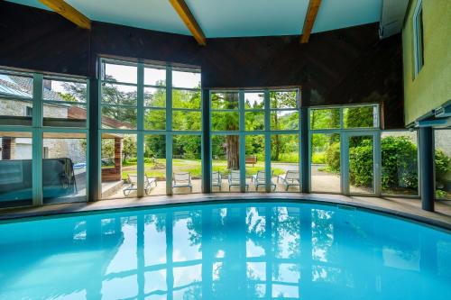 Anhée Hotel | Experience Hotel Les Jardins De La Molignée with Spa & Ocean View