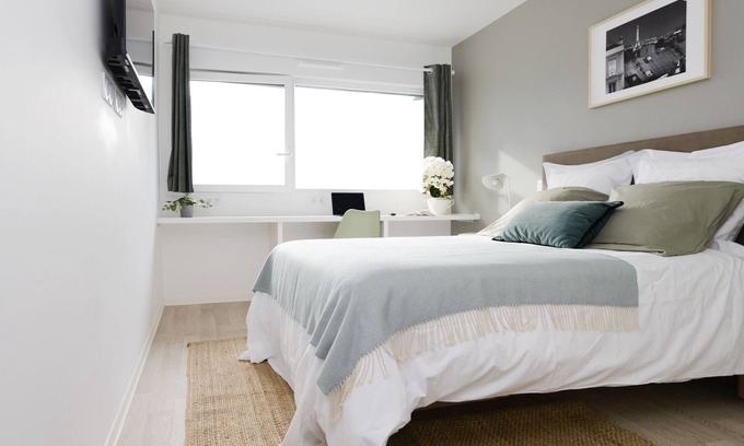 Petit-Ivry Apartment | Discover HOTEL LES PORTES DE PARIS: Rated 9.4/10 with Spa