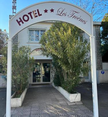 Saint-Eloi Hotel | Comfortable Hotel les Troenes with Breakfast Included