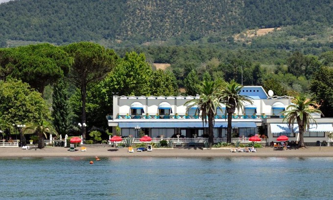 Bolsena Hotel | Elegant Hotel Lido: Beachfront Bliss with Ocean Views