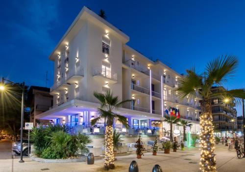 Cattolica Hotel | Hotel Lido: Ocean View, Private Beach & Pet-Friendly Stay