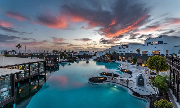 Playa Blanca Hotel | Enjoy 5-Star Comfort at Hotel LIVVO Volcán Lanzarote