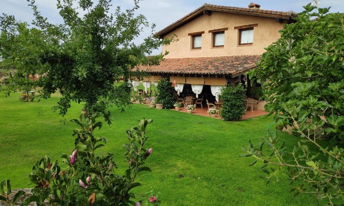 Villanueva De La Vera Hotel | Experience Hotel Llano Tineo: Oceanfront with Pool & Dining