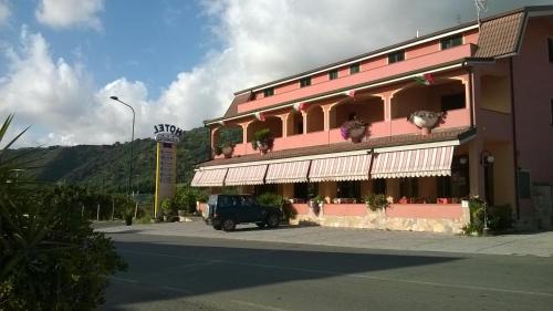 Falerna Hotel | Discover Hotel Lo Svincolo: Pet-Friendly & Accessible Stay