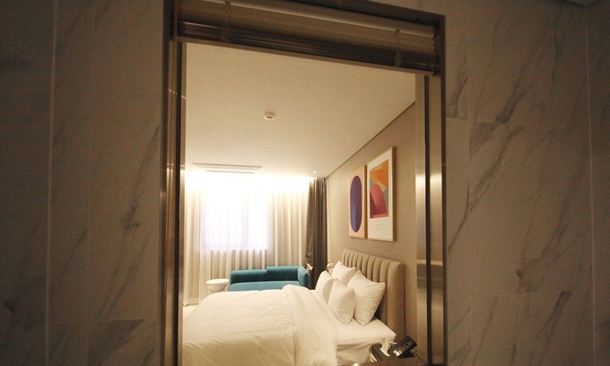 Jinhae Hotel | Top-Rated Hotel Londoner Yongwon with Family-Friendly Amenities