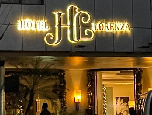 Downtown Tacloban Hotel | Cozy Hotel Lorenza with Fireplace & Hot Tub Amenities