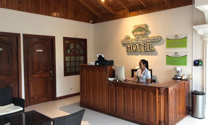 Paso Canoas Hotel | Experience Comfort at Hotel Los Higuerones with Ocean Views