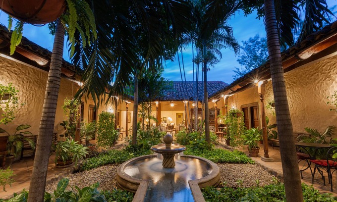 Managua Hotel | Inviting Hotel Los Robles: Pool, Spa & Ocean Views Await