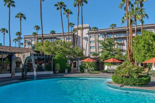 Mexicali Hotel | Discover Hotel Lucerna Mexicali: 5-Star Retreat with Pool