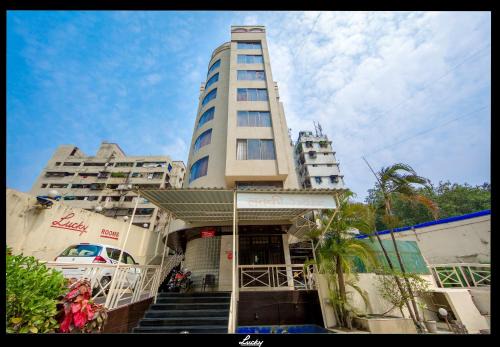 Malad East Hotel | Budget-Friendly Stay at Lucky Hotel Goregaon with Breakfast
