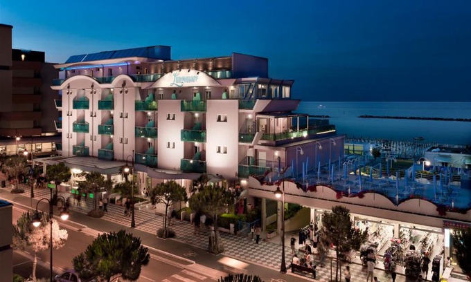 Villamarina Hotel | Relax at Hotel Lungomare with Ocean Views and Pool Access
