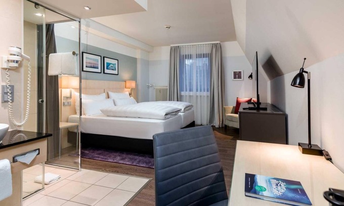 Innenstadt Hotel | Discover Hotel Lyskirchen: Eco-Friendly with Spa & Pool