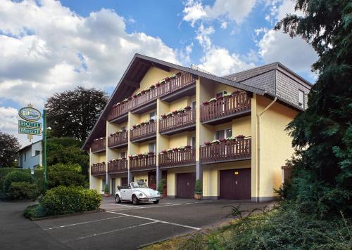 Emmelshausen Hotel | Discover Hotel Münster: Family-Friendly Stay with Breakfast