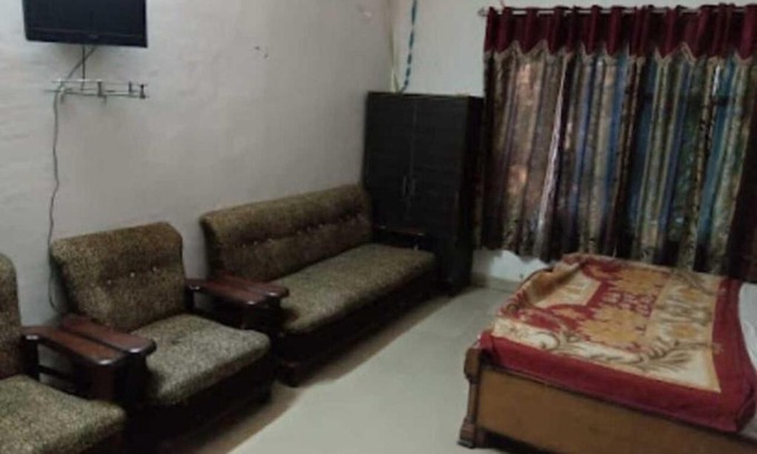 Dhanauli Hotel | Discover Hotel M. S. Palace: Family-Friendly Getaway