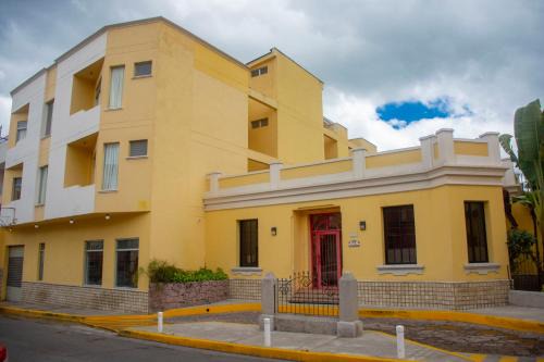 Tegucigalpa Hotel | Comfortable Stay at Hotel Mac Arthur with Pool & Breakfast