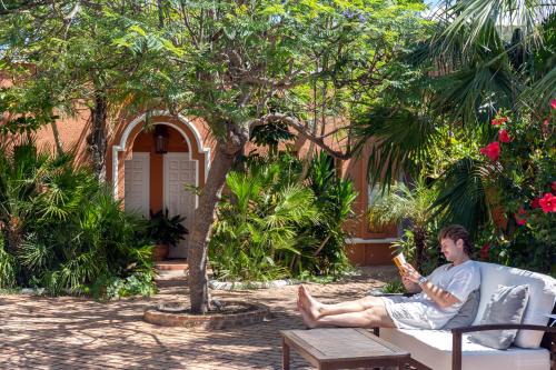 Los Canos de Meca Hotel | Experience Oceanfront Bliss at Hotel Madreselva - 9/10 Rating