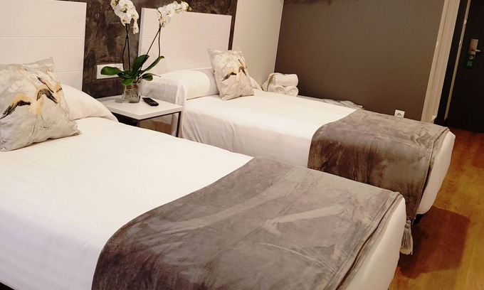 O Barco de Valdeorras Hotel | Hotel Malecón: Guest Rated 9.6, Spa & Family-Friendly Amenities
