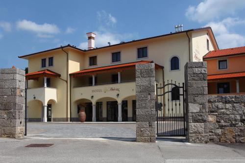 Divaca Hotel | Pet-Friendly Hotel Malovec: Guest Rated 9/10 with Breakfast
