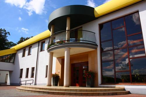 Ostrow Wielkopolski Hotel | Cozy Hotel Malwa: Pet Friendly with Family Amenities