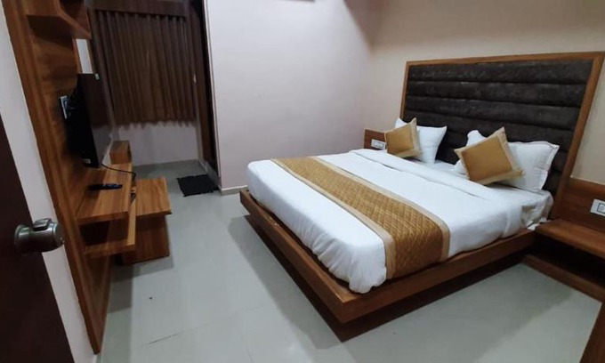 Ahmedabad Hotel | Accessible Comfort at Hotel Maple View with Breakfast Included