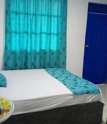 El Bosque House | Budget-Friendly Hotel Mar Azul Cartagena with Hot Tub Access