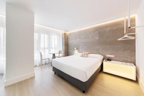 La Coruna Hotel | Discover Comfort at Hotel Mar del Plata with Pet-Friendly Amenities