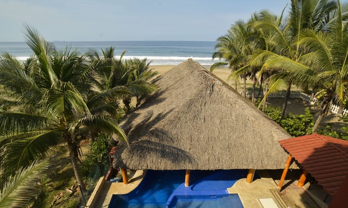 Ixtapa - Zihuatanejo Hotel | Relax at Hotel Marbella Playa Larga with Pool & Spa