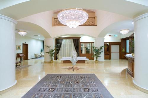 Funo Hotel | Relax at Hotel Marconi: 4-Star Comfort with Hot Tub Access