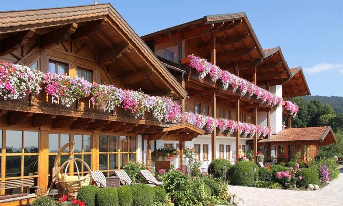 Elisabethszell Hotel | Discover Hotel Mariandl - Singender Wirt with Pool & Spa