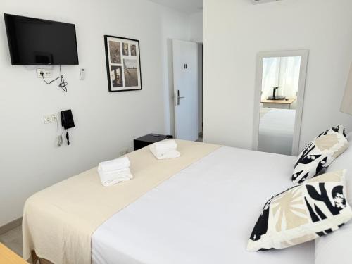 Benalmadena Costa Hotel | Budget-Friendly Hotel Marina: Breakfast and Family Amenities