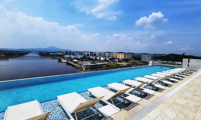 Gimpo Hotel | Experience Comfort at Hotel Marinabay Seoul Ara with Pool