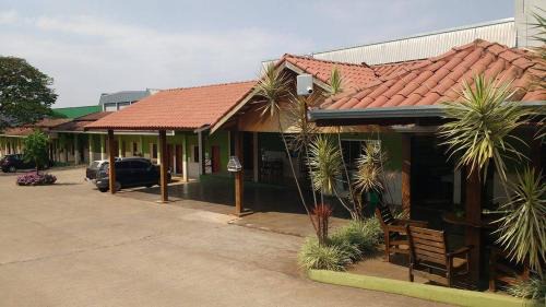 Maringa Hotel | Discover Hotel Maringa: Family-Friendly with Great Amenities