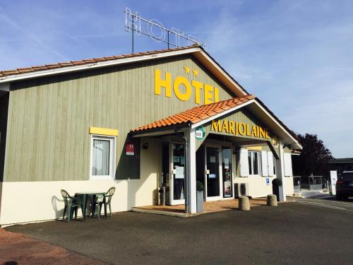 Roullet-Saint-Estephe Hotel | Pet-Friendly Hôtel Marjolaine with Breakfast & Accessibility