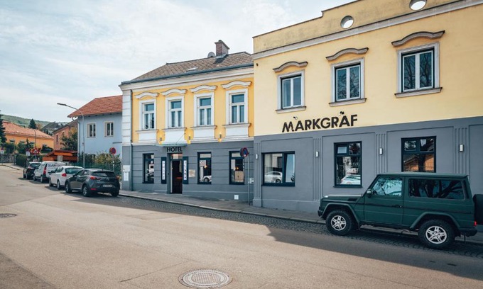Klosterneuburg Hotel | Pet-Friendly Retreat at Hotel Markgraf with Family Amenities