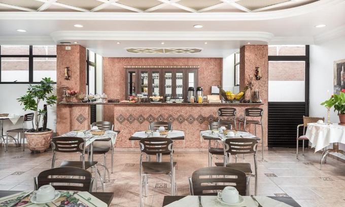 Jacarei Hotel | Budget-Friendly Hotel Marmo: Family Welcoming Stay