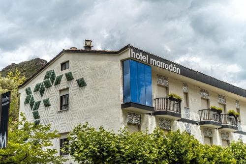 Arnedillo Hotel | Discover Hotel Marrodan: Family-Friendly with Pool & Hot Tub