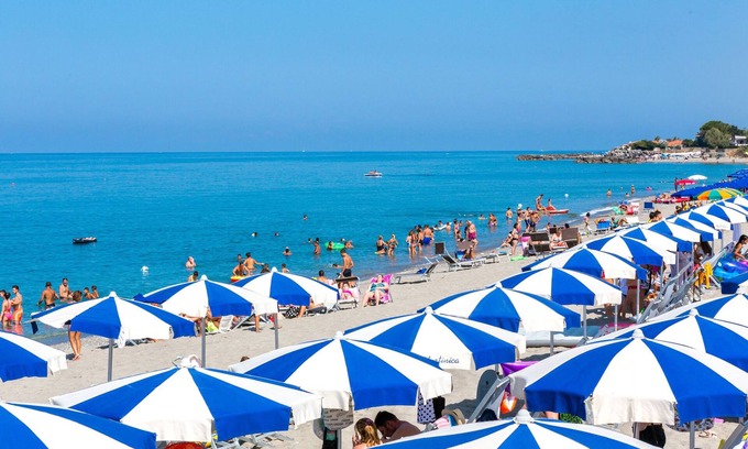 Bonifati Hotel | Discover Comfort at Hotel Martinica with Ocean Views