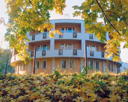 Petrozavodsk Hotel | Budget-Friendly Hotel Maski with Breakfast Included