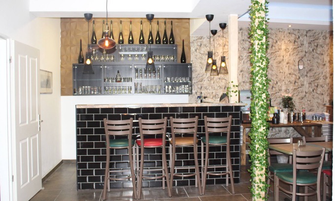Pinneberg Hotel | Budget-Friendly Hotel Maximo with Breakfast & Family Amenities