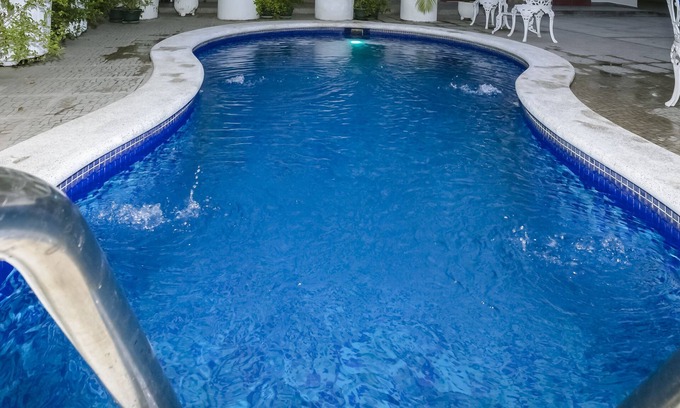 El Amatillo Hotel | Relax at Hotel Mediterraneo Inn: Pool, Spa & Breakfast Included