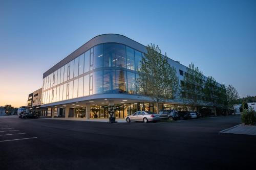 Langenthal Hotel | Pet-Friendly Hotel Meilenstein: 4-Star Stay with Pool & Dining