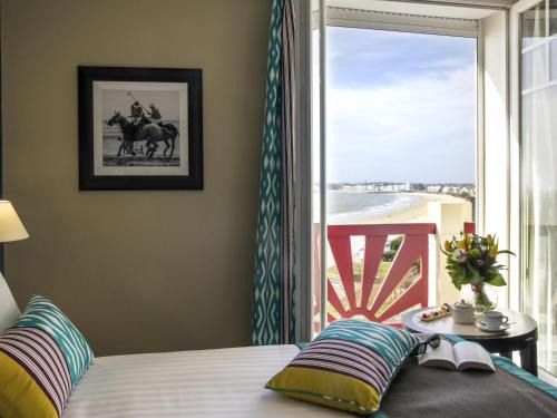 La Baule-Escoublac Hotel | Elegant Hotel Mercure La Baule Majestic with Ocean Views